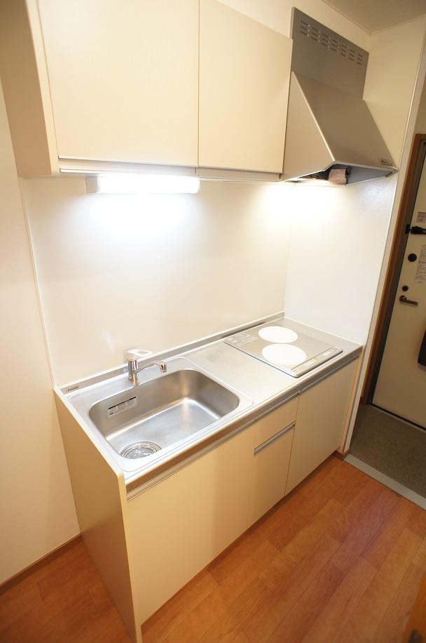 キッチン　お料理がはかどるワイドなキッチンシンク。ＩＨ２口ビルトイン。