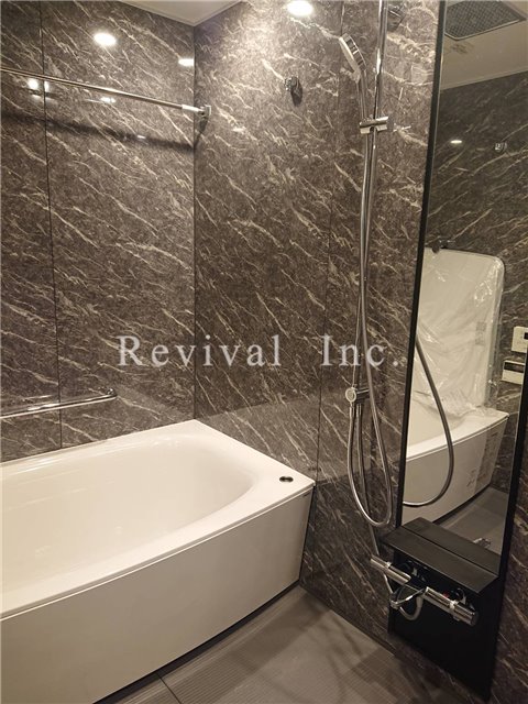 バス・シャワールーム　追い焚き・浴室乾燥完備でございます