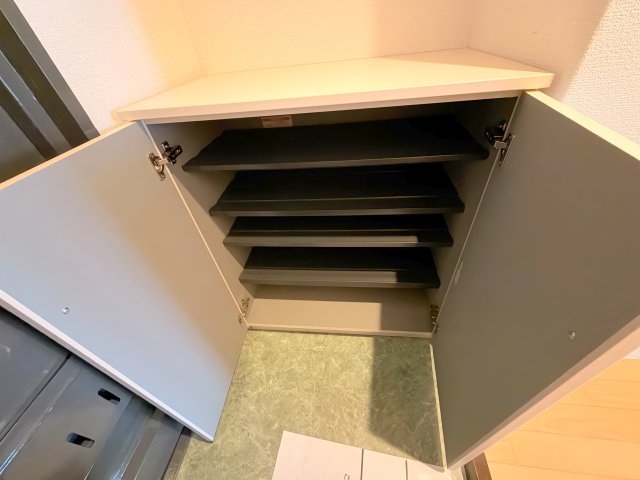 収納　大きいシューズボックスは靴がいっぱい入れれますね。