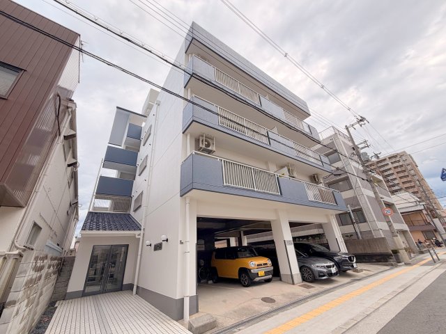 建物外観　落ち着いた色合いの綺麗なマンションです。