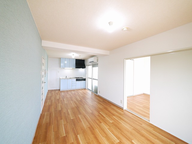 居室・リビング　こちらのリビングで趣味の時間をお楽しみください