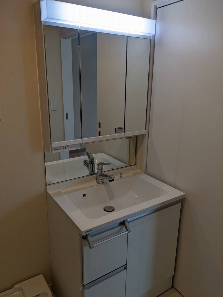 洗面設備　シャワーヘッド付き独立洗面台