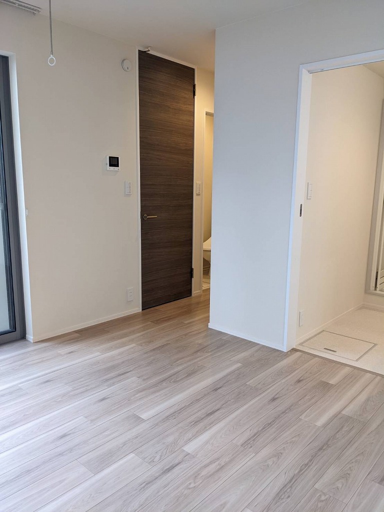 居室・リビング　６．９帖の広々リビング