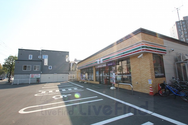 コンビニ　セブンイレブン札幌豊平6条店（コンビニ）まで393m
