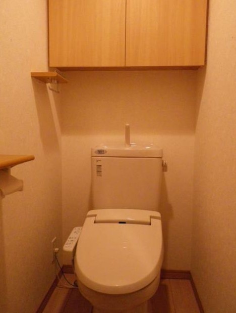 トイレ　温水洗浄便座。
