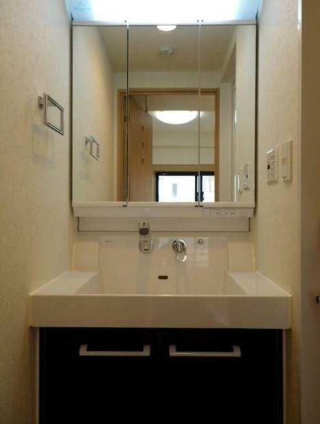 洗面設備　嬉しい独立洗面台付き。