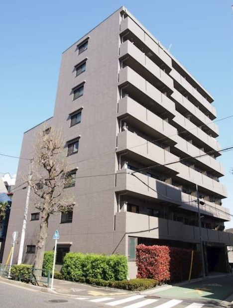 建物外観　鉄筋コンクリート造のがっちりとした建物。