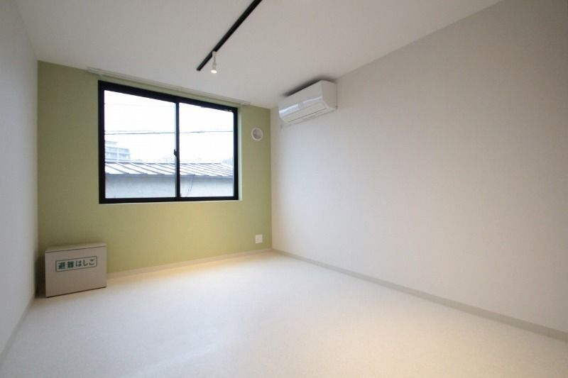 居室・リビング　☆明るい洋室☆