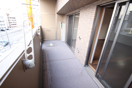 バルコニー　※モデルルームの写真です。