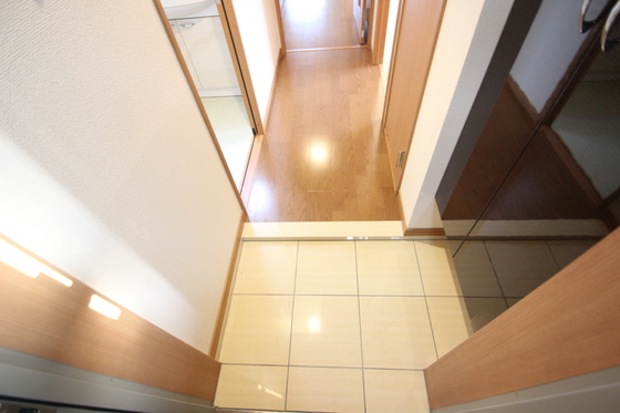 玄関　※モデルルームの写真です。