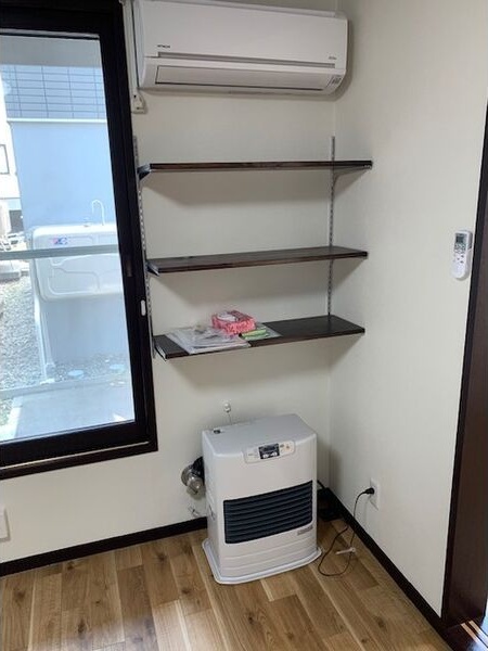 その他設備　経済的な灯油暖房です！