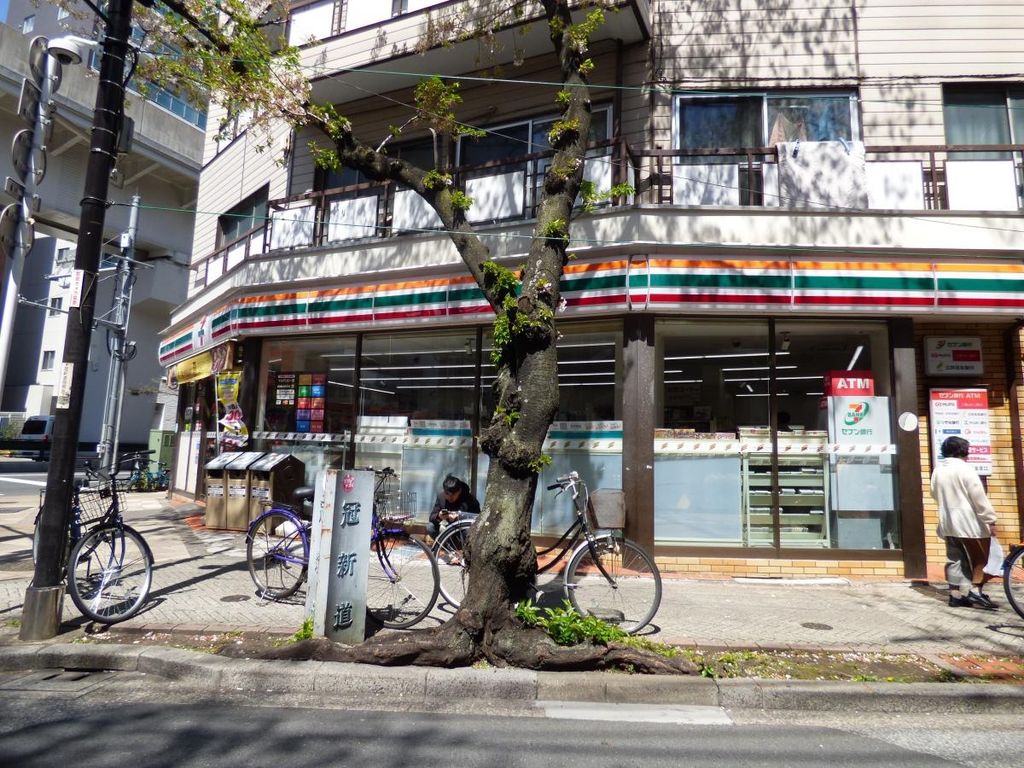 コンビニ　セブンイレブン西日暮里六丁目店（コンビニ）まで180m