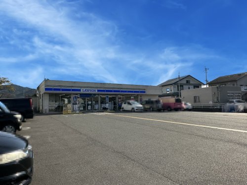 コンビニ　ローソン 高知鴨部三丁目店（コンビニ）まで625m