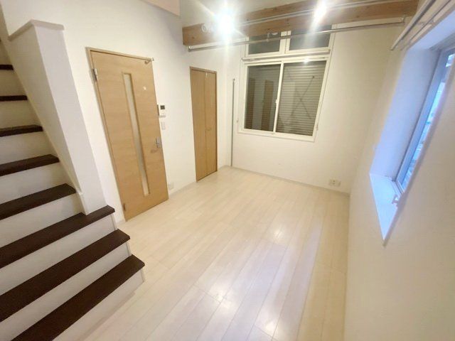 居室・リビング　玄関