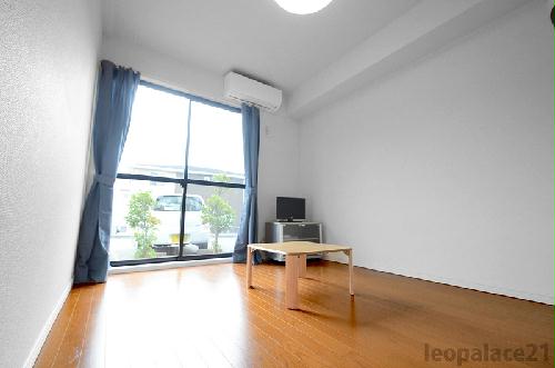 居室・リビング　部屋によっては家具家電が付いておりません