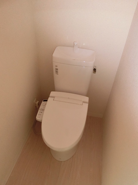 トイレ　最近人気急上昇中のシャワートイレ。