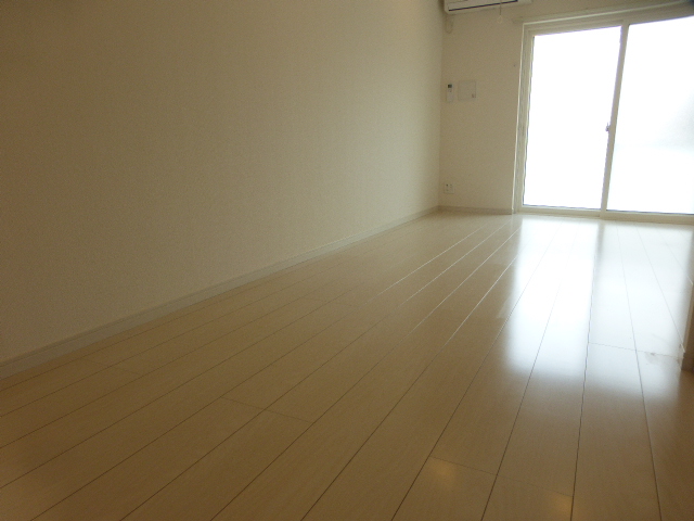 その他部屋・スペース　洋室9.6帖　キッチン側より撮影