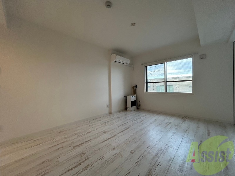 居室・リビング　広くてキレイなお部屋が広がっていて、充実した生活が送れそう。