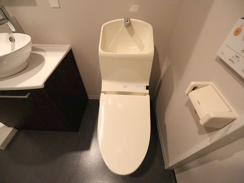 トイレ　温水洗浄暖房便座付トイレ　イメージ写真