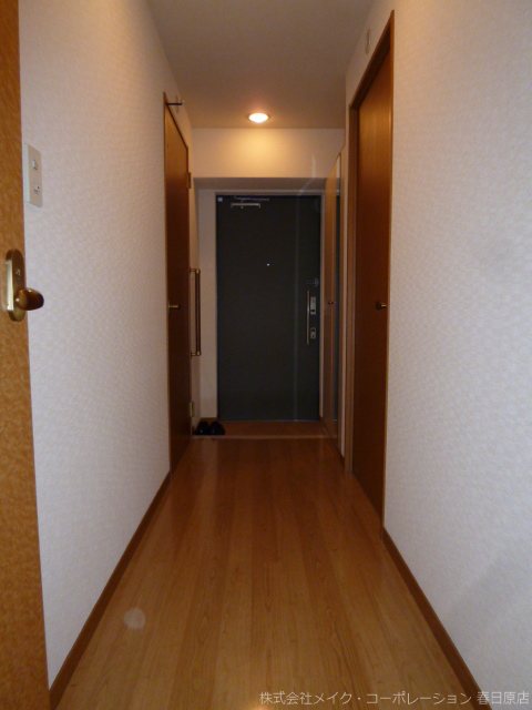玄関　写真は同型タイプ