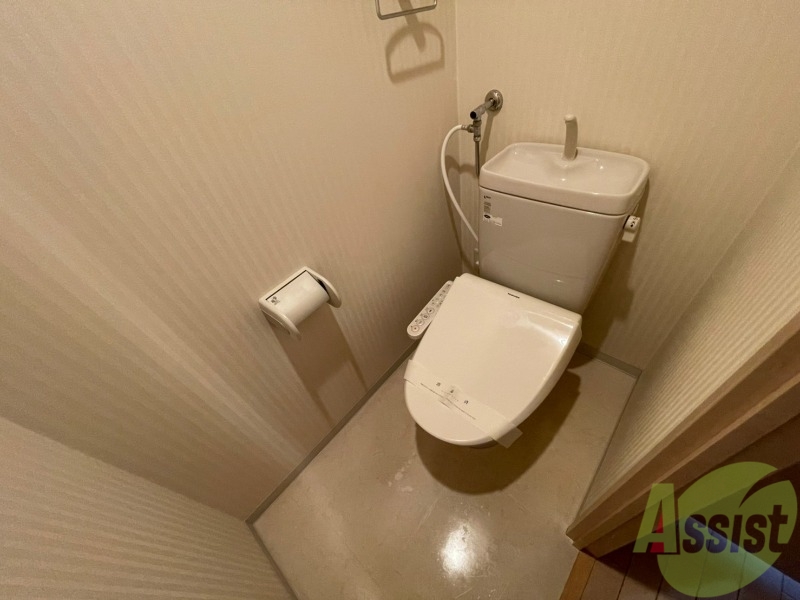 トイレ　ウォシュレット機能がついたトイレです。安心して使用できます。