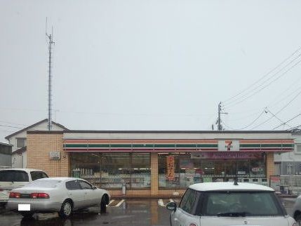 コンビニ　セブンイレブン（コンビニ）まで1300m