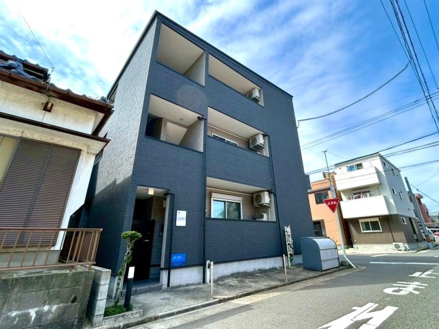 建物外観　シックな色調でまとめられた、洗練された印象の外観