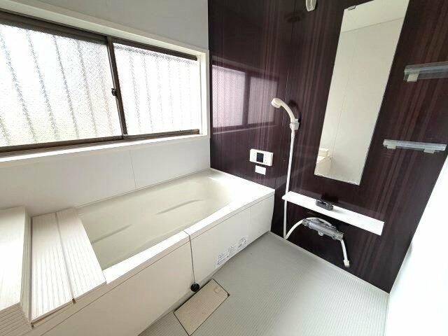 バス・シャワールーム　コンパクトで使いやすいお風呂です
