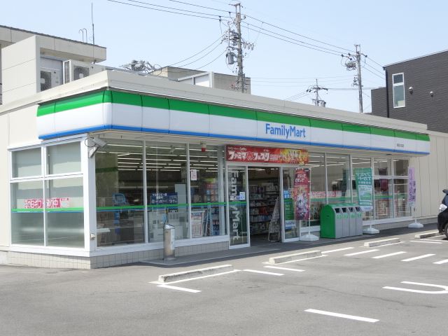 コンビニ　ファミリーマート（コンビニ）まで150m