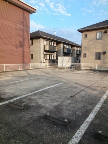 駐車場　車をお持ちの方に嬉しい駐車場付きの物件です