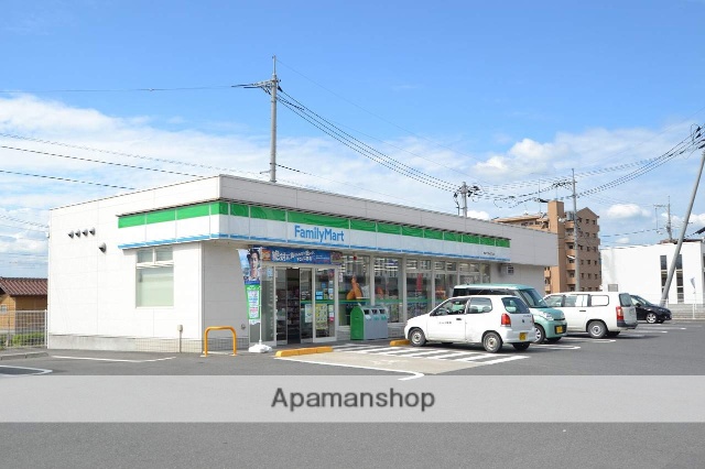 コンビニ　ファミリーマート（コンビニ）まで450m