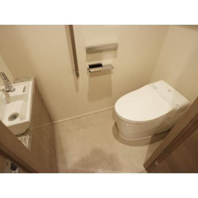 トイレ　※写真は同タイプ住戸です。