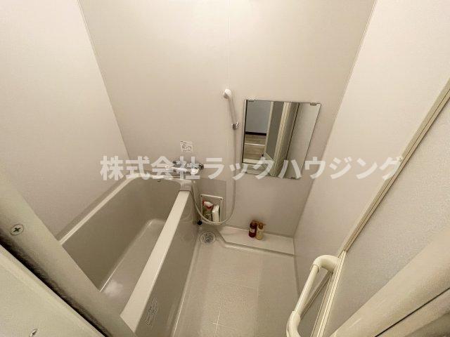 バス・シャワールーム　別タイプのお部屋の写真になります。