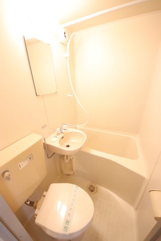 バス・シャワールーム　※同タイプの別の部屋の写真です。