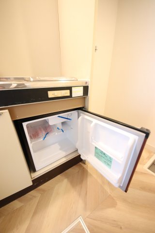その他　ミニ冷蔵庫付 ※同タイプの別の部屋の写真です。