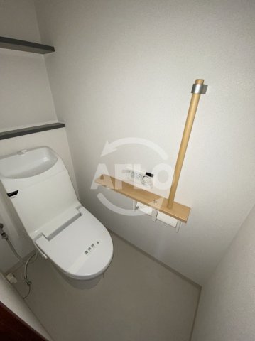 トイレ　コンソラーレ上町台II　温水洗浄便座