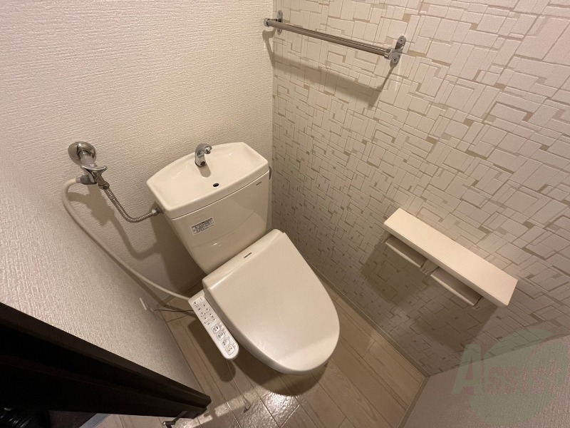 トイレ　シャワートイレになっているので快適です！