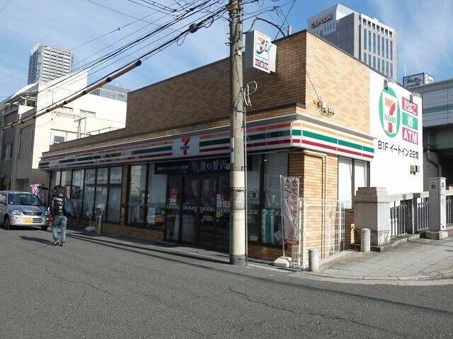 コンビニ　セブンイレブン（コンビニ）まで353m