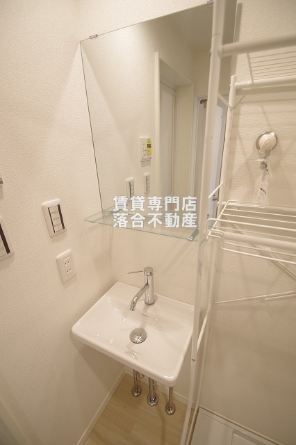 洗面設備　独立洗面化粧台付き