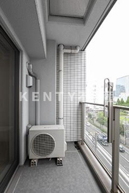 バルコニー　暖かな日差しのふりそそぐバルコニー