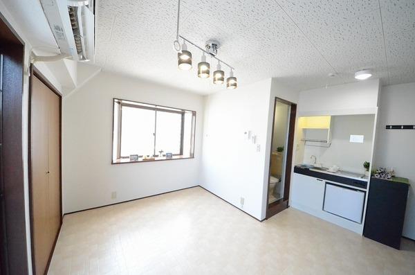居室・リビング　☆最上階・角部屋でとても明るいです☆