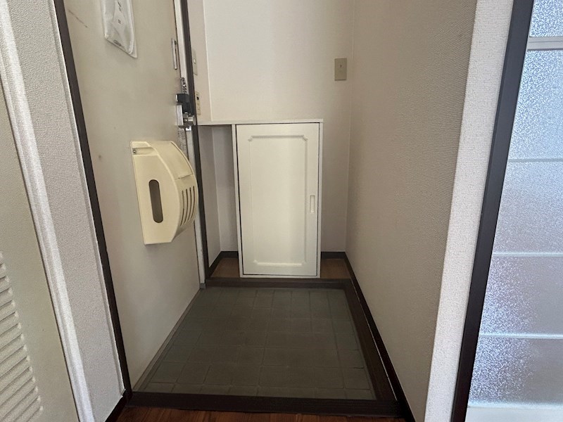 玄関　玄関収納あり