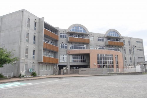 小学校　龍ケ崎市立馴柴小学校（小学校）まで978m