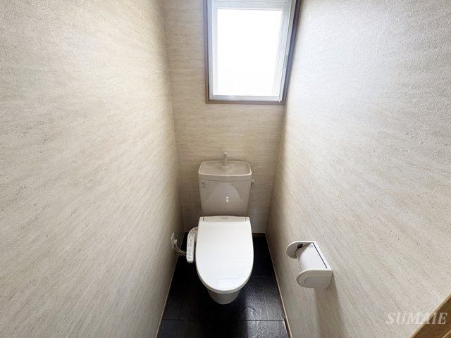 トイレ　温水洗浄便座付きトイレです☆