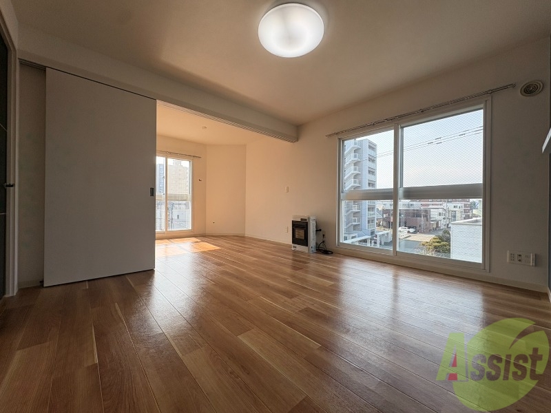 居室・リビング　広くてキレイなお部屋が広がっていて、充実した生活が送れそう。