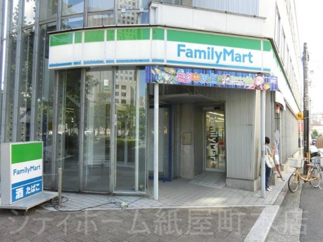 コンビニ　ファミリーマート小町店（コンビニ）まで226m