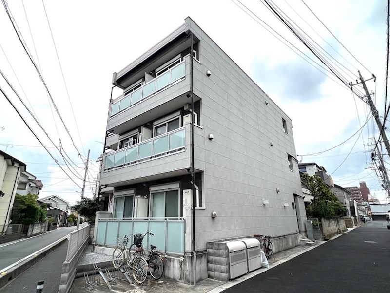 建物外観　草加駅徒歩７分（５６０ｍ）