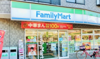 コンビニ　ファミリーマート大島八丁目店（コンビニ）まで31m