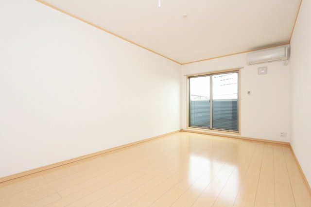 居室・リビング　参考写真（同物件別部屋）