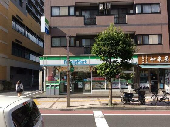 コンビニ　ファミリーマート船橋本町四丁目店（コンビニ）まで112m